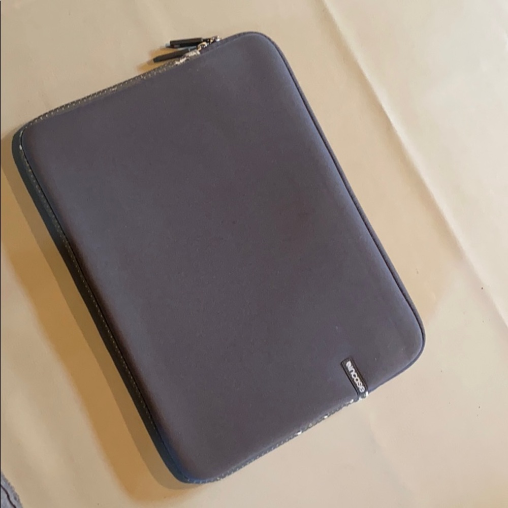 Incase 13” MacBook Pro or Air computer case